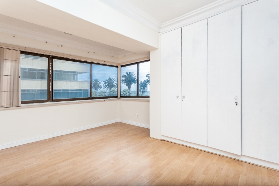 3 Bedroom Property for Sale in Sea Point Western Cape